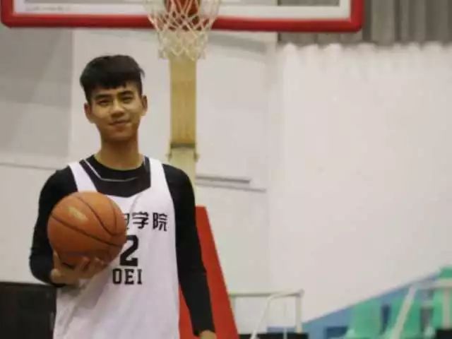 篮球投球准打什么位置_篮球投篮准度训练_打篮球怎么投准三分球技巧