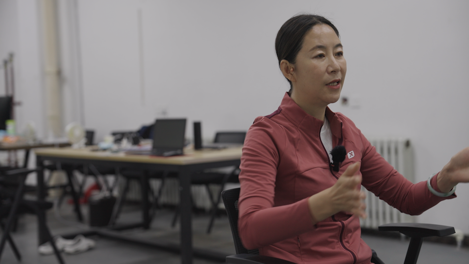 王丽萍正在工作。人民网记者 邱宇哲摄