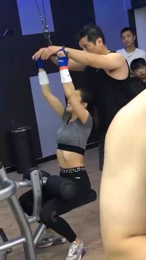 健身私教撩妹_健身房撩妹子是什么电视剧_被健身房私教撩
