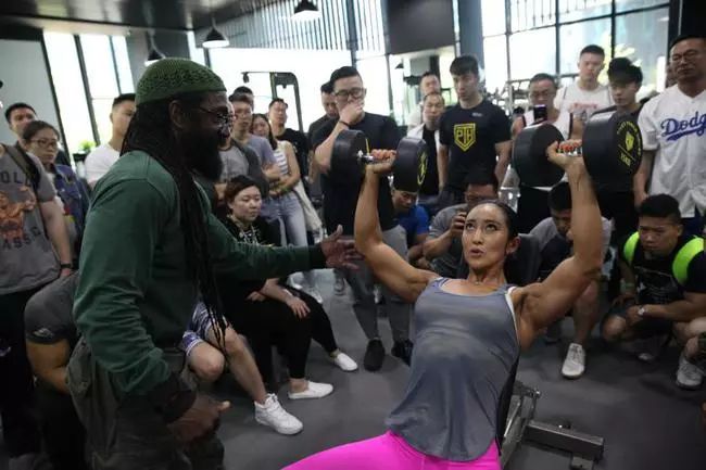 健身房撩妹子是什么电视剧_健身私教撩妹_被健身房私教撩
