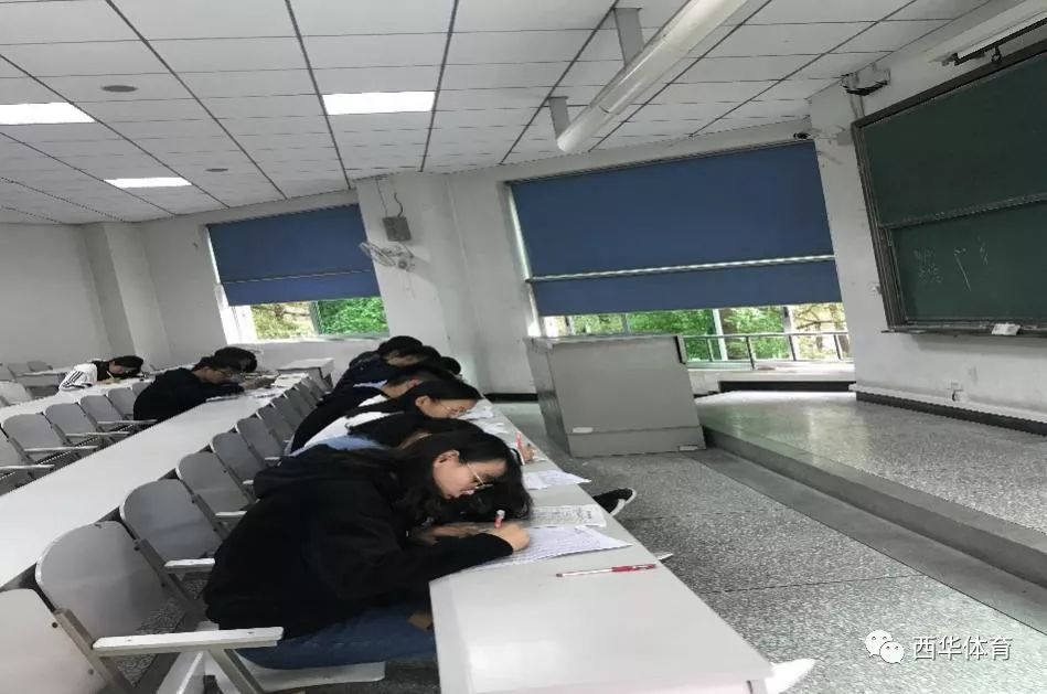 篮球裁判违例规则视频_篮球裁判判违例的三个步骤_裁判视频篮球规则违例怎么办