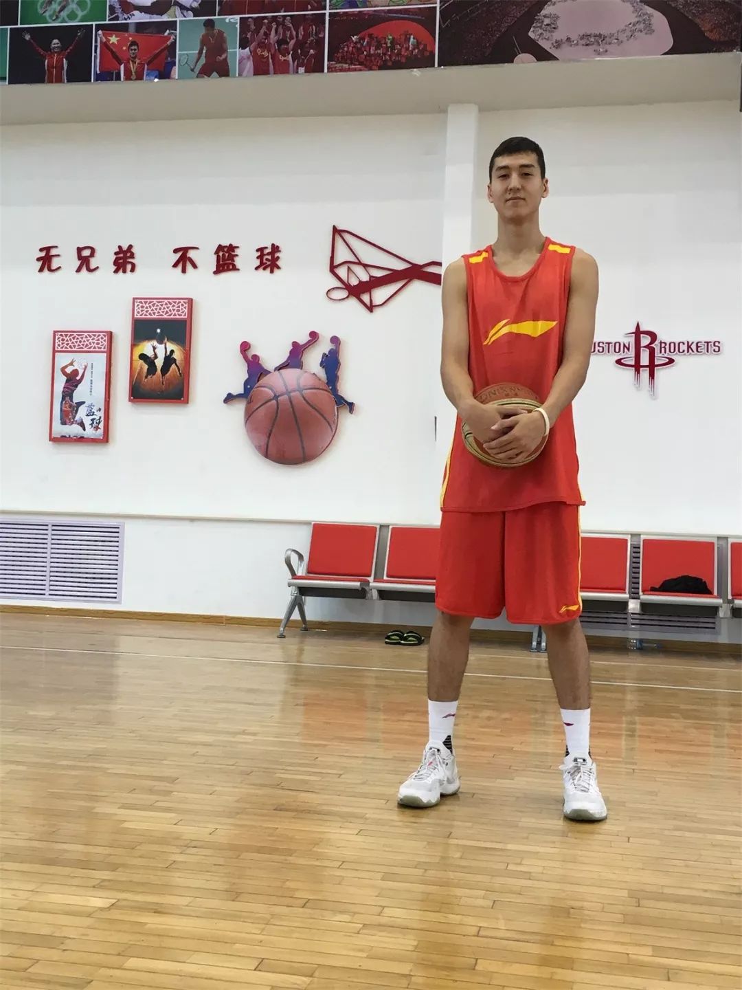 篮球锦标赛冠军_篮球锦赛亚冠军中国是哪个队_篮球亚锦赛中国哪年是冠军