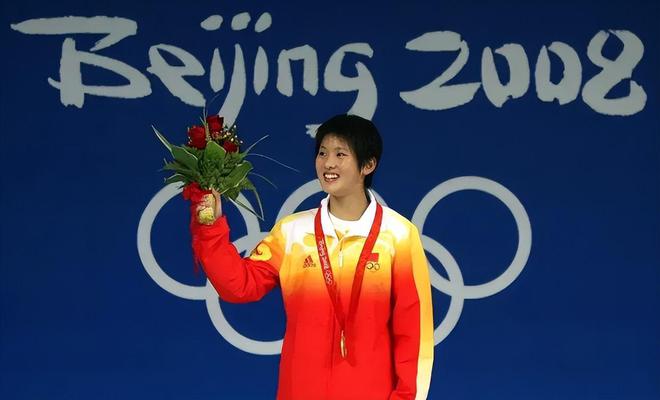 冠军对冠军二游泳_奥运冠军游泳_帮助他提速获得冠军游泳