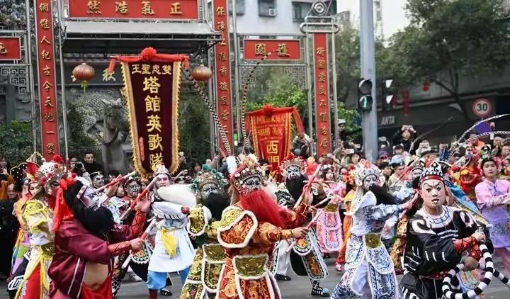 春节家庭旅游最佳去处_春节家庭_城市家庭春节日常