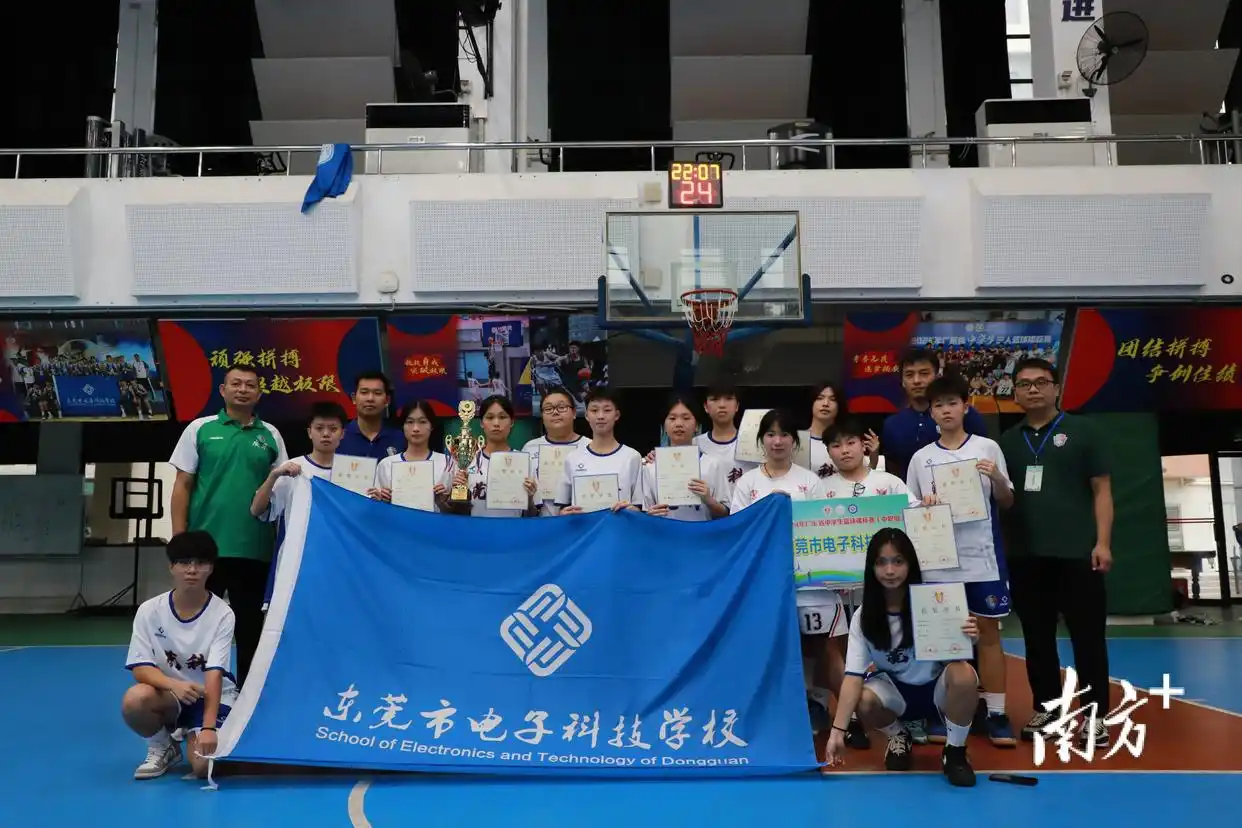 康辉中学篮球队_康南中学篮球比赛冠军_康总篮球