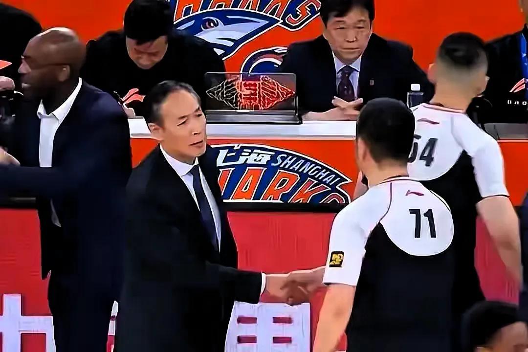 篮球规则及判罚_图解篮球规则判罚标准视频_篮球各类规则判罚标准图解